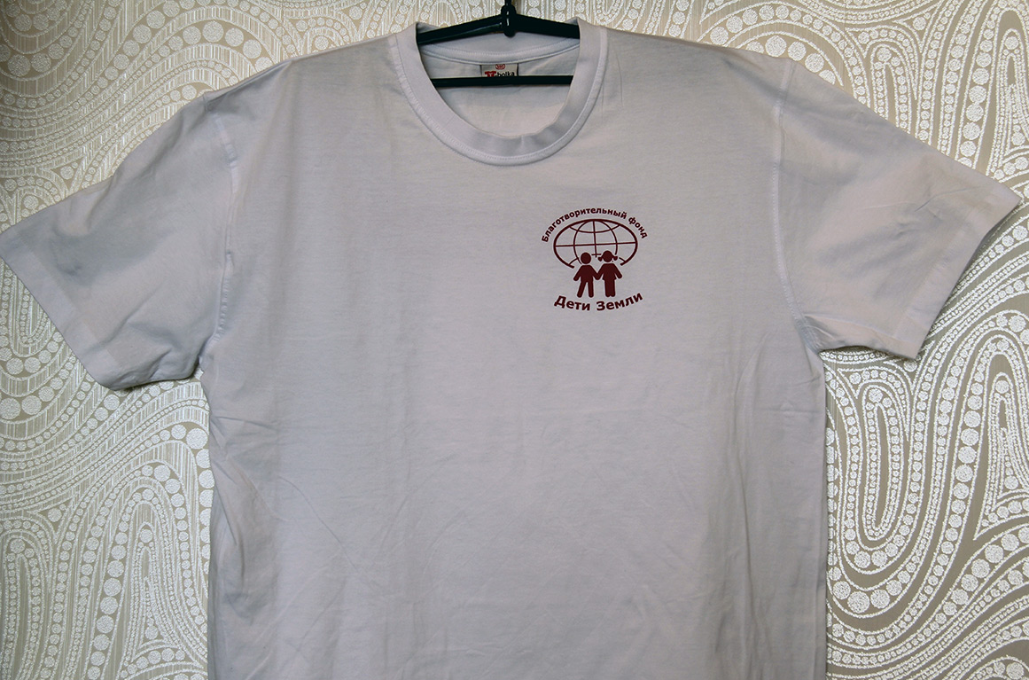 Купленные женские футболки доставляются Почтой России или курьерами